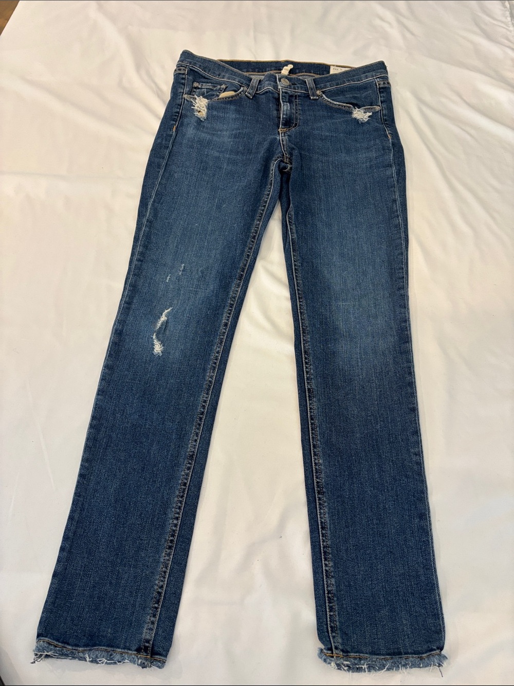 Rag & Bone Medium Wash denim Distressed Raw Hem women’s skinny Jeans. Size 28